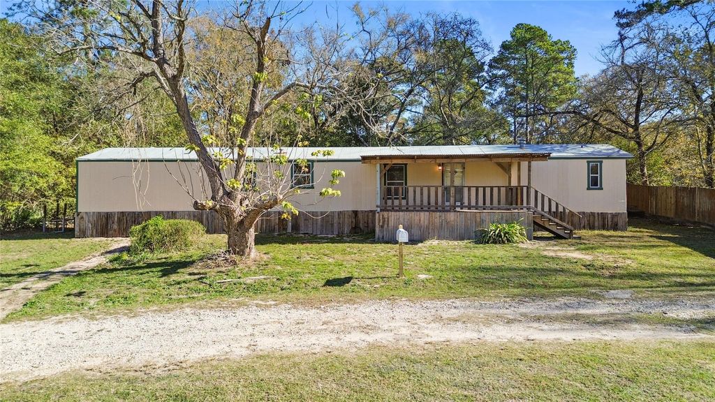 Photo of 9 Goree Circle, Huntsville, TX 77340 (MLS # 34750993)