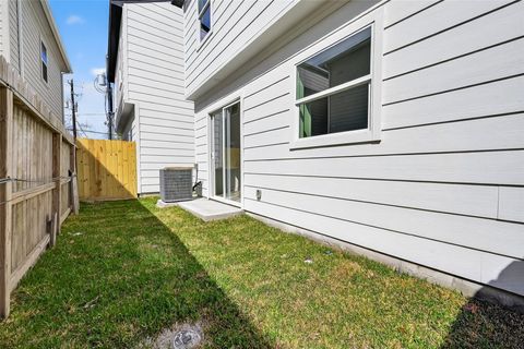 Tiny photo for 953 Highland Light Lane, Houston, TX 77091 (MLS # 66773508)