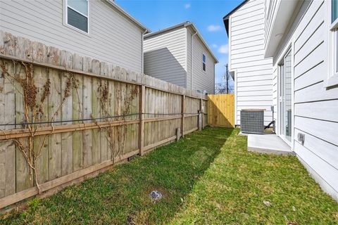 Tiny photo for 953 Highland Light Lane, Houston, TX 77091 (MLS # 66773508)