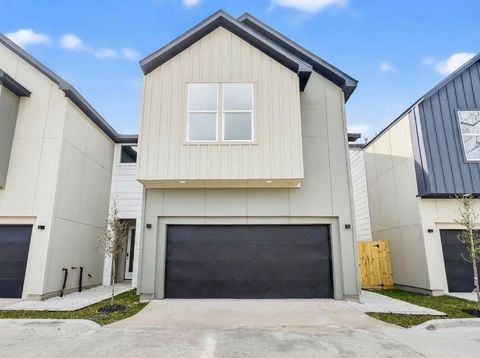 Photo of 953 Highland Light Lane, Houston, TX 77091 (MLS # 66773508)