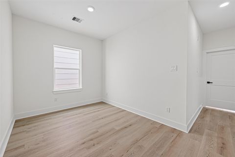 Tiny photo for 953 Highland Light Lane, Houston, TX 77091 (MLS # 66773508)
