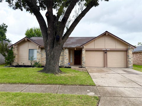 Homes For Sale - 16723 Summer Dawn Lane<br/> Houston, TX 77095