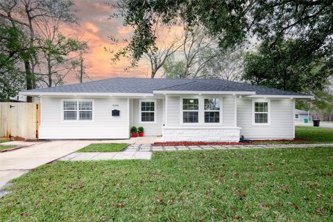 Photo of 5908 Beechnut Street, Houston, TX 77074 (MLS # 60555006)