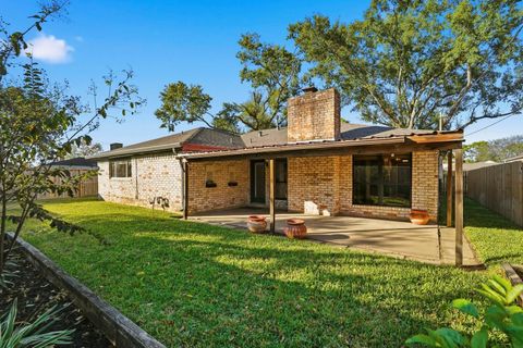 Photo of 6231 Autumn Forest Drive, Houston, TX 77092 (MLS # 24543372)
