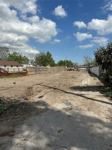 Tiny photo for 3017 Golfcrest Boulevard, Houston, TX 77087 (MLS # 33155248)