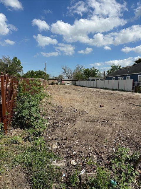 Tiny photo for 3017 Golfcrest Boulevard, Houston, TX 77087 (MLS # 33155248)