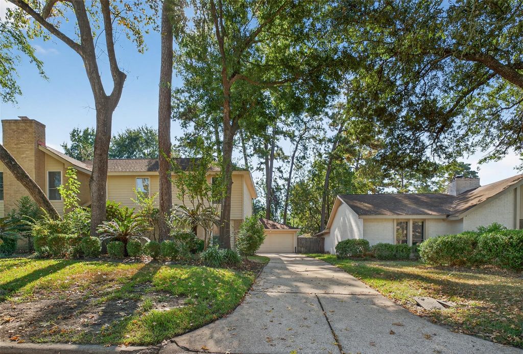 Photo of 3810 Glenwood Springs Dr Dr, Kingwood, TX 77345 (MLS # 34470243)