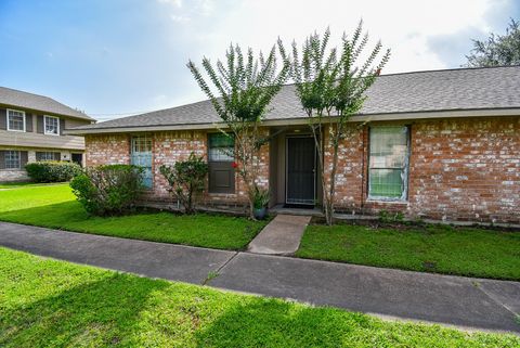 Photo of 12469 Sharpview Drive #2469, Houston, TX 77072 (MLS # 19205203)