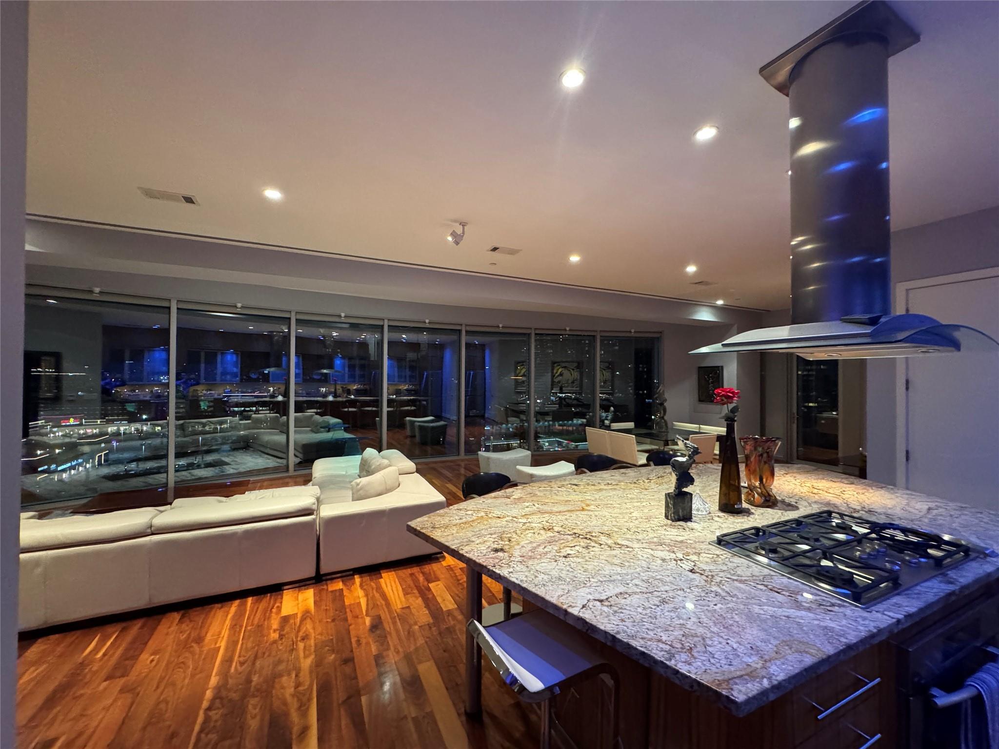 1600 Post Oak Boulevard 1206