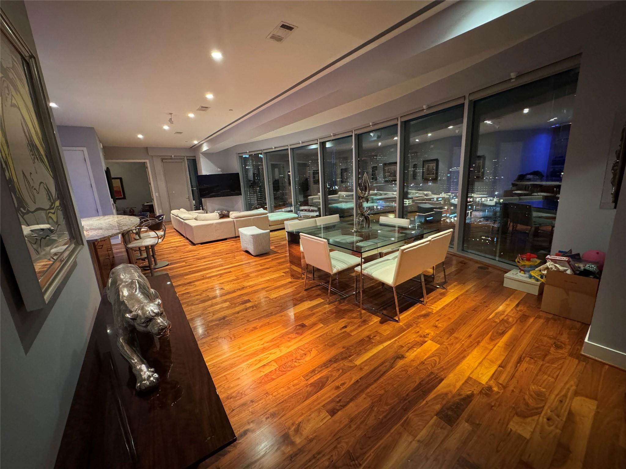 1600 Post Oak Boulevard 1206