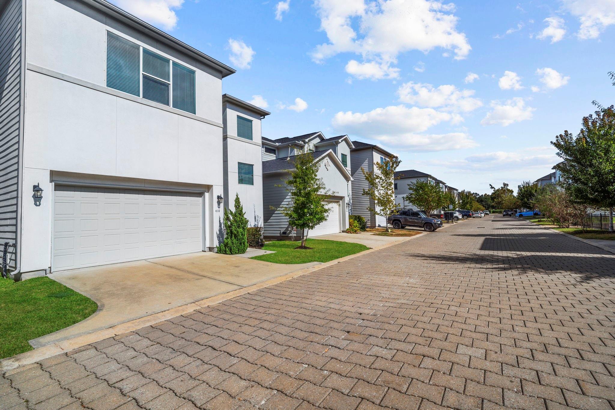410 Yale Oaks Lane