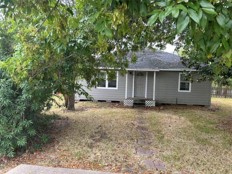 Photo of 1021 Park Drive, La Porte, TX 77571 (MLS # 36629391)