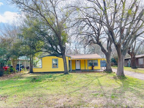 Homes For Sale - 1013 17th Avenue<br/> Texas City, TX 77590