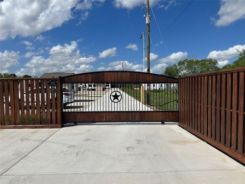 Homes For Rent - 17310 Cowan Road<br/> Alvin, TX 77511