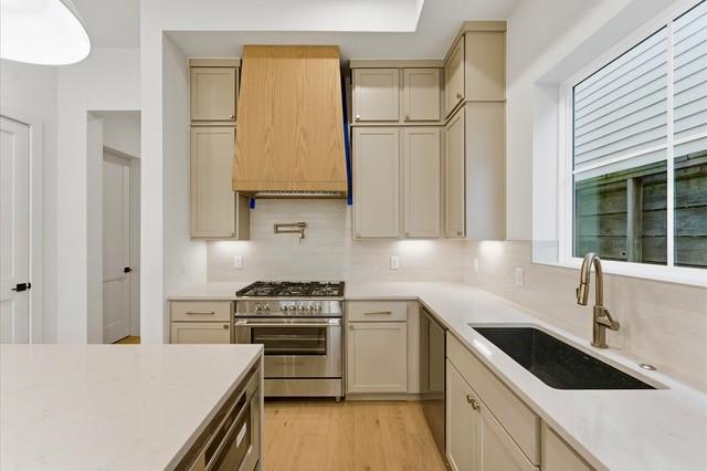 813A Lawrence Street