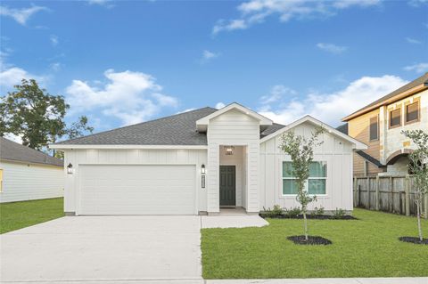 Homes For Sale - 8221 Tareyton Lane<br/> Harris County, Houston, TX 77075