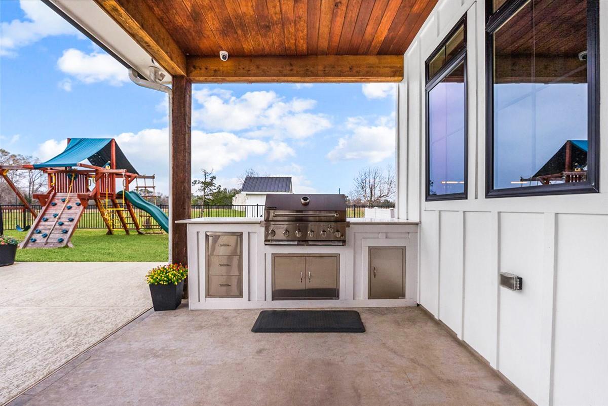 Alvin, Texas, 77511, United States, 4 Bedrooms Bedrooms, ,5 BathroomsBathrooms,Residential,Active,2020117