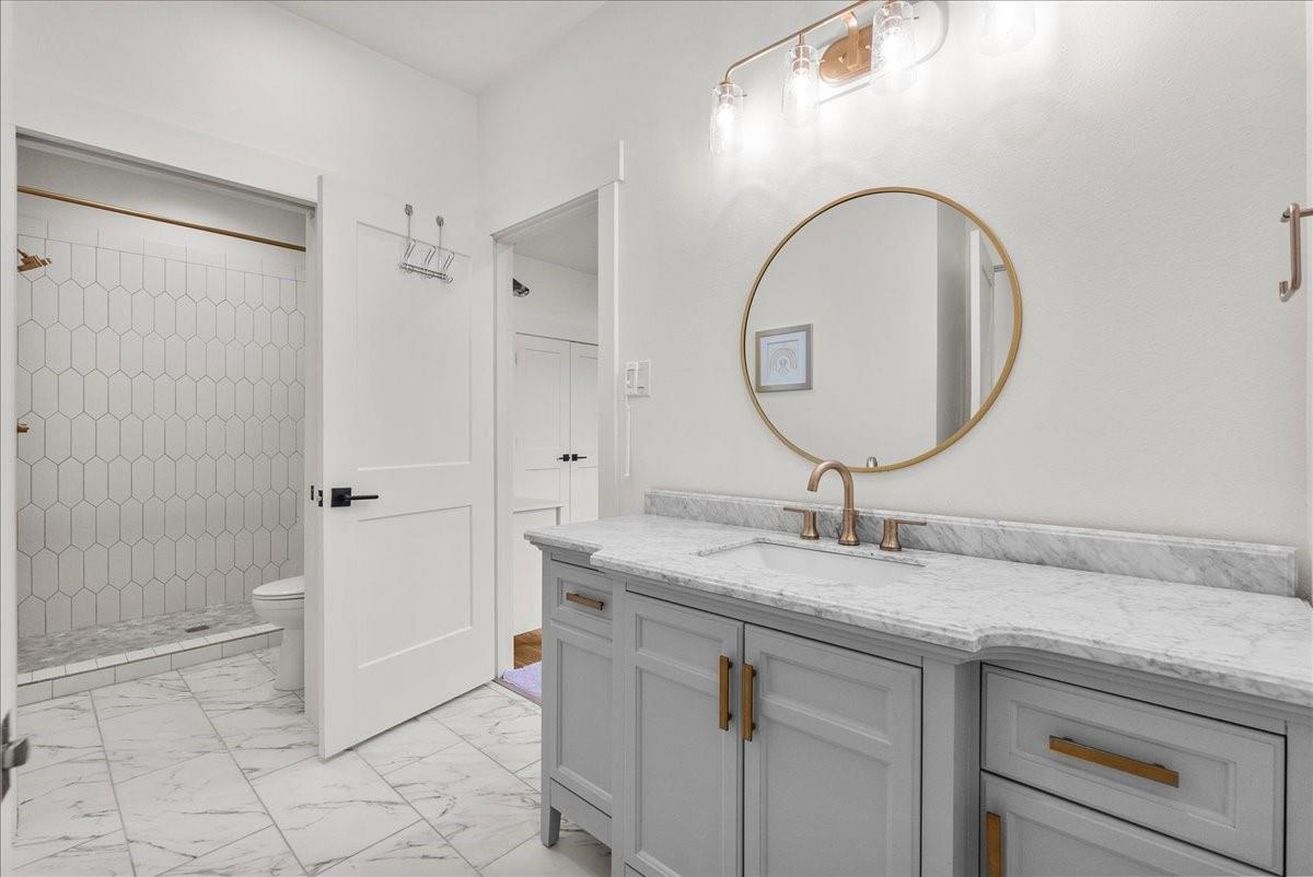 Alvin, Texas, 77511, United States, 4 Bedrooms Bedrooms, ,5 BathroomsBathrooms,Residential,Active,2020117