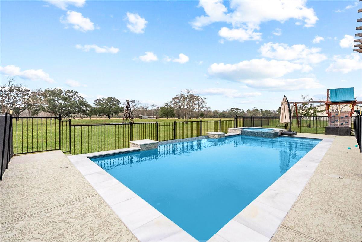 Alvin, Texas, 77511, United States, 4 Bedrooms Bedrooms, ,5 BathroomsBathrooms,Residential,Active,2020117