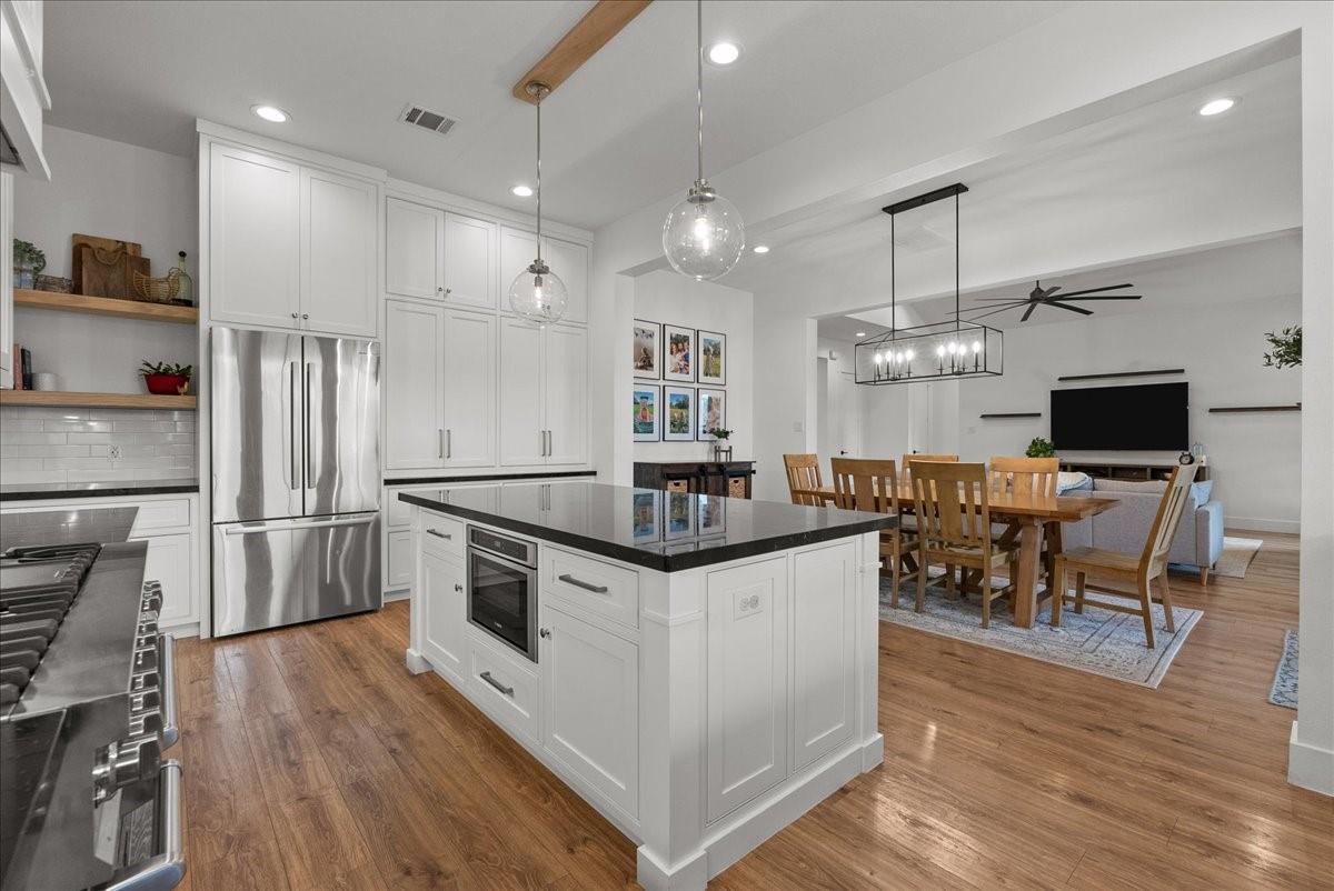 Alvin, Texas, 77511, United States, 4 Bedrooms Bedrooms, ,5 BathroomsBathrooms,Residential,Active,2020117