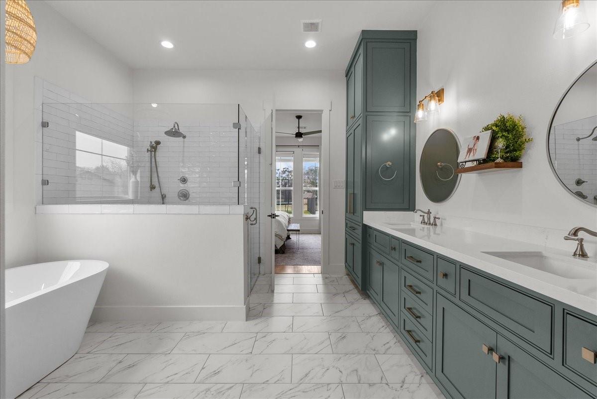 Alvin, Texas, 77511, United States, 4 Bedrooms Bedrooms, ,5 BathroomsBathrooms,Residential,Active,2020117