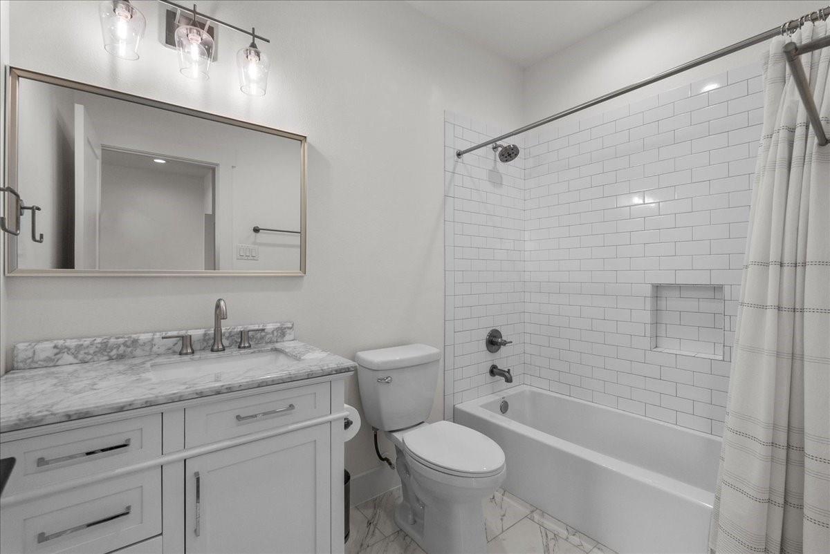 Alvin, Texas, 77511, United States, 4 Bedrooms Bedrooms, ,5 BathroomsBathrooms,Residential,Active,2020117