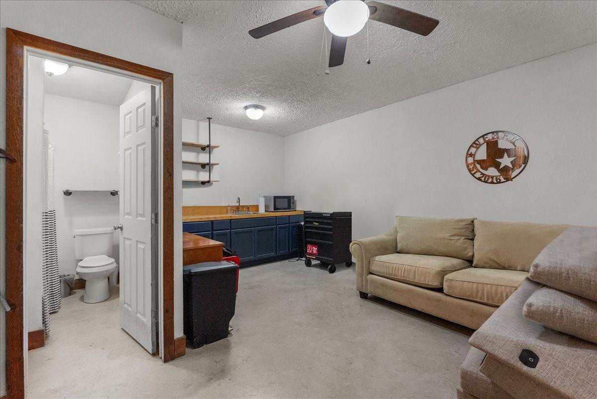 Alvin, Texas, 77511, United States, 4 Bedrooms Bedrooms, ,5 BathroomsBathrooms,Residential,Active,2020117