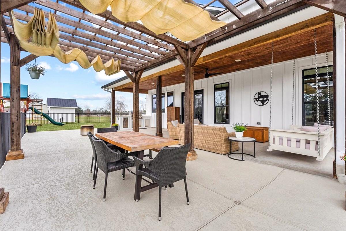 Alvin, Texas, 77511, United States, 4 Bedrooms Bedrooms, ,5 BathroomsBathrooms,Residential,Active,2020117