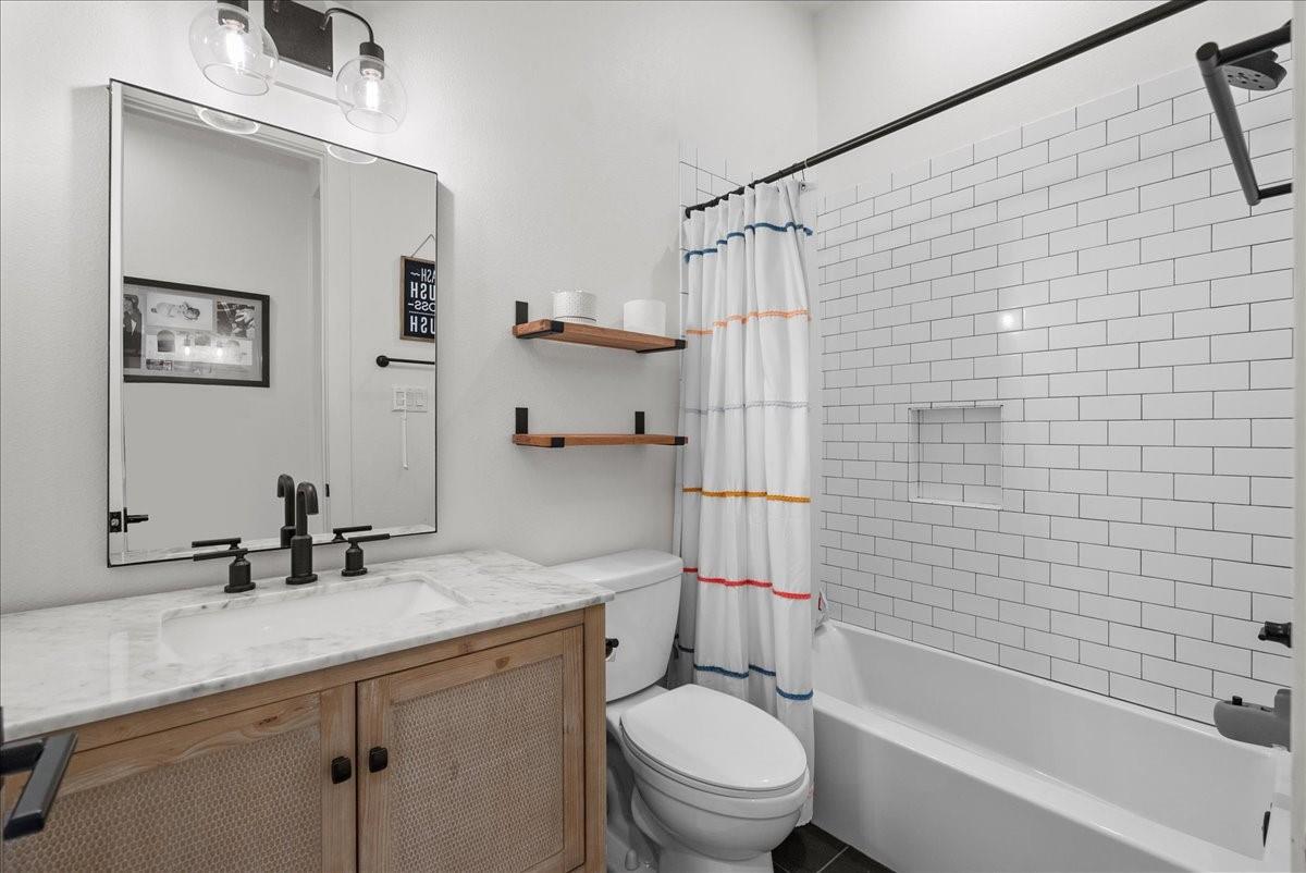 Alvin, Texas, 77511, United States, 4 Bedrooms Bedrooms, ,5 BathroomsBathrooms,Residential,Active,2020117