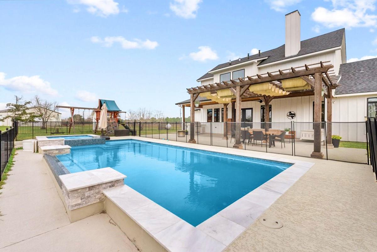 Alvin, Texas, 77511, United States, 4 Bedrooms Bedrooms, ,5 BathroomsBathrooms,Residential,Active,2020117