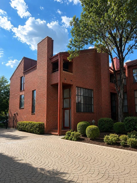 Photo of 1100 Richmond Avenue #11, Houston, TX 77006 (MLS # 76442638)