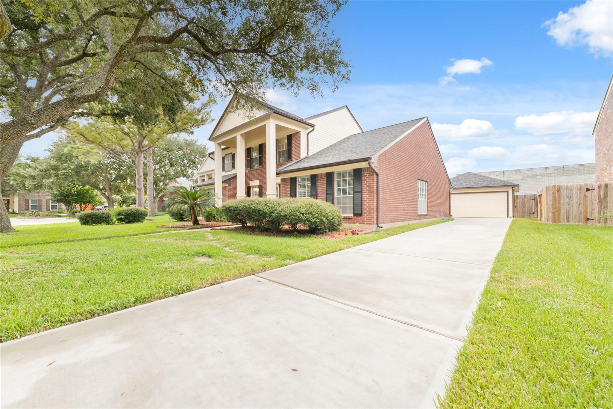 3315 N Sutton Square