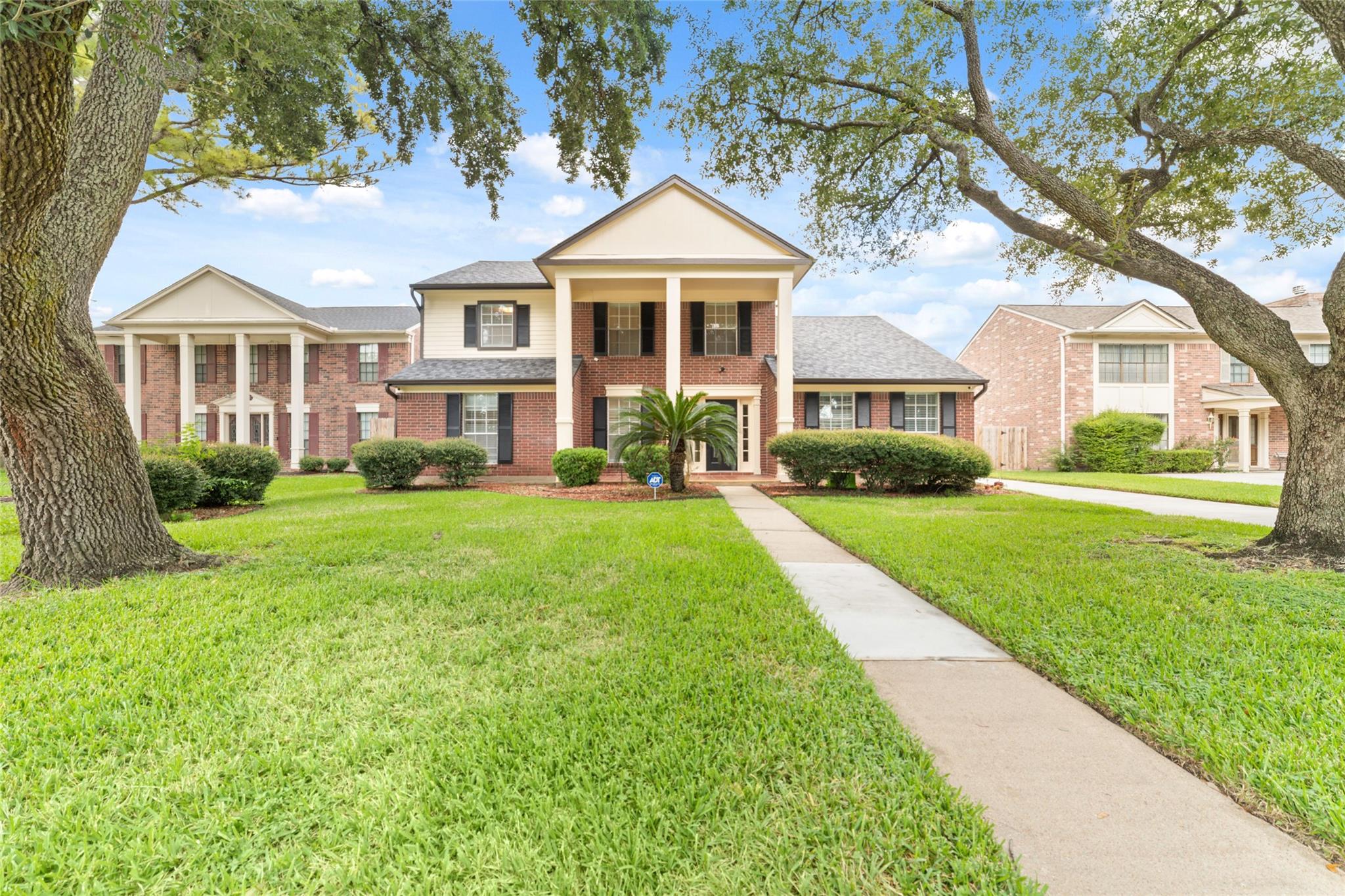 3315 N Sutton Square