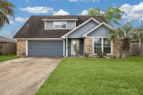 Photo of 9826 Carlow Lane, La Porte, TX 77571 (MLS # 85734554)