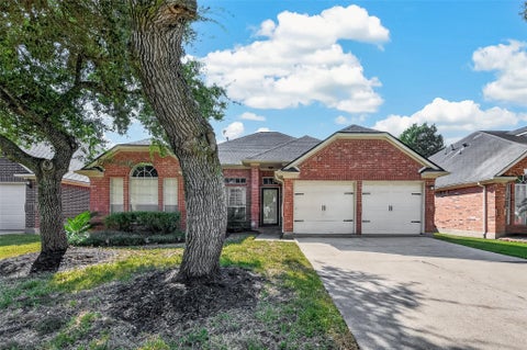 Photo of 1615 Glacier Blue Drive, Fresno, TX 77545 (MLS # 20091162)