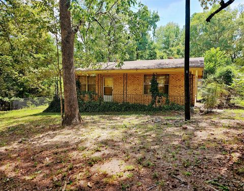 Photo of 231 Stonehenge Drive, Ivanhoe, TX 75979 (MLS # 32370714)