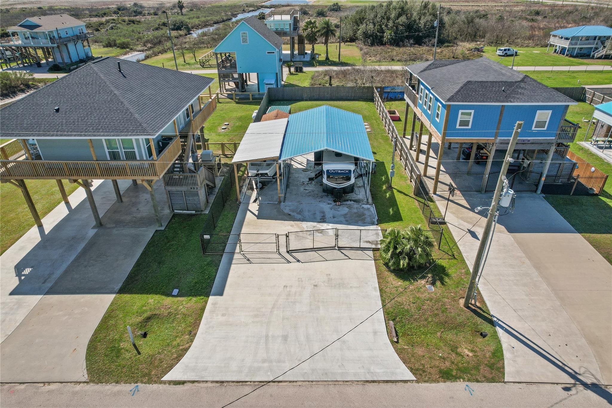 Photo 1 of 10 — 957 S Tinkle Lane, Crystal Beach, TX 77650