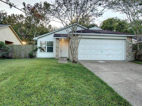 Homes For Sale - 10734 Parkland Woods<br/> Sugar Land, TX 77498