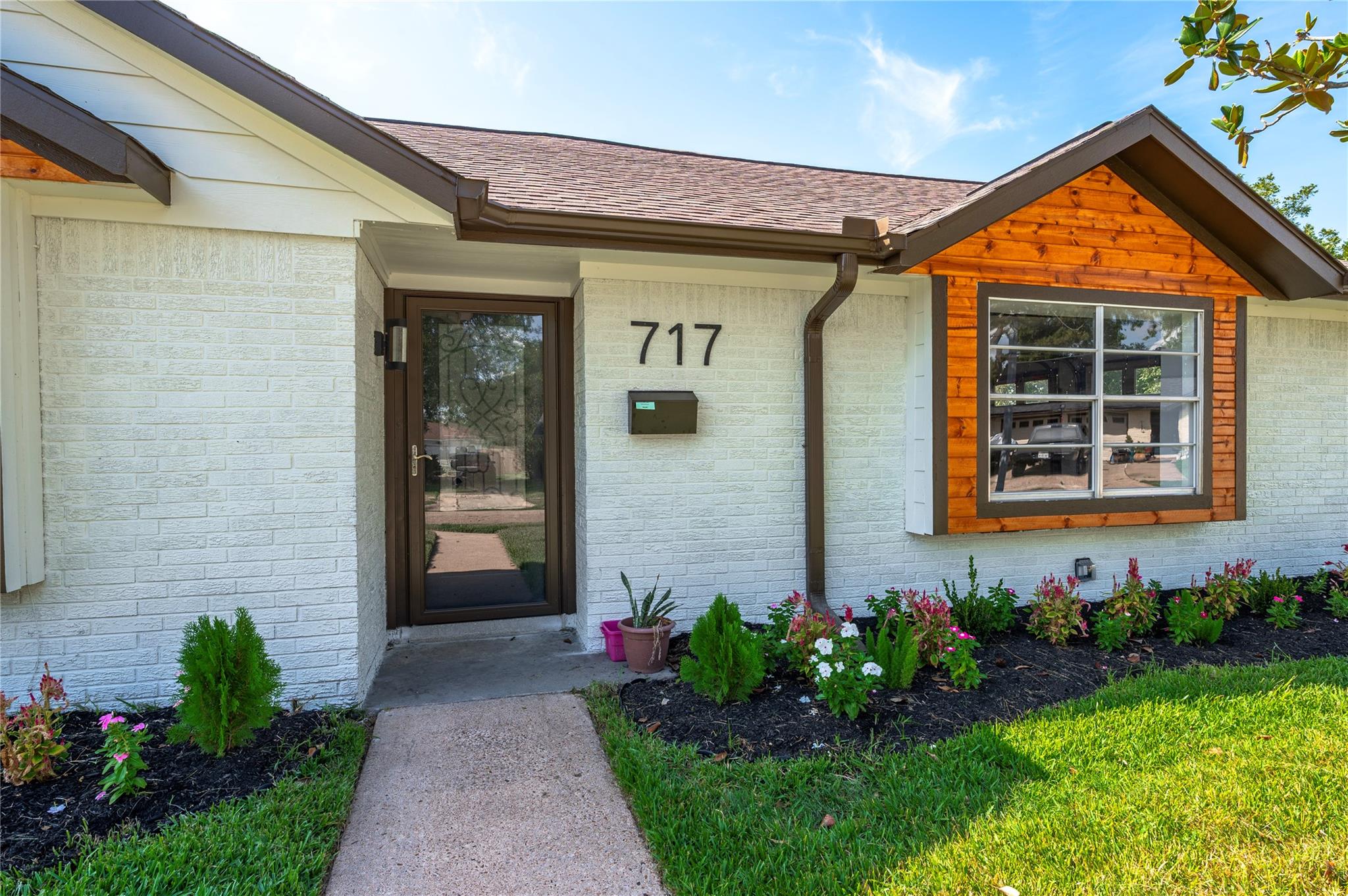 717 Yale Lane
