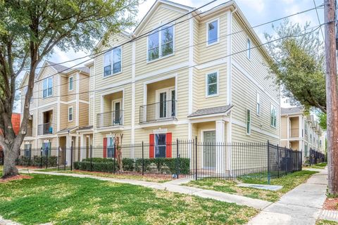Photo of 1119 Palmer Street, Houston, TX 77003 (MLS # 89458013)