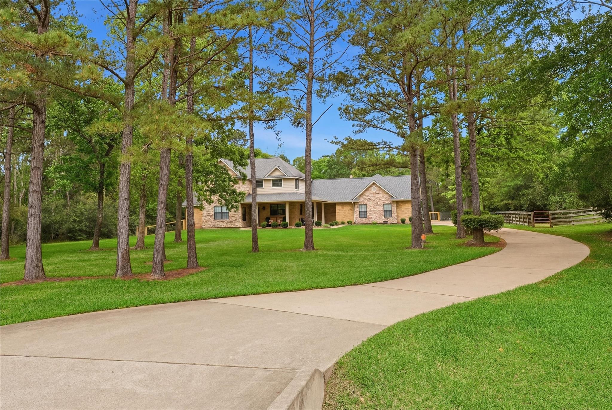 15420 Queen Elizabeth Court