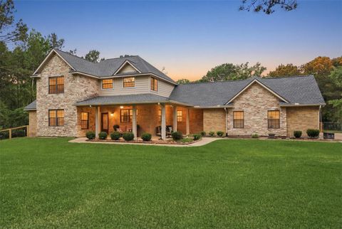 Photo of 15420 Queen Elizabeth Court, Montgomery, TX 77316 (MLS # 97276752)