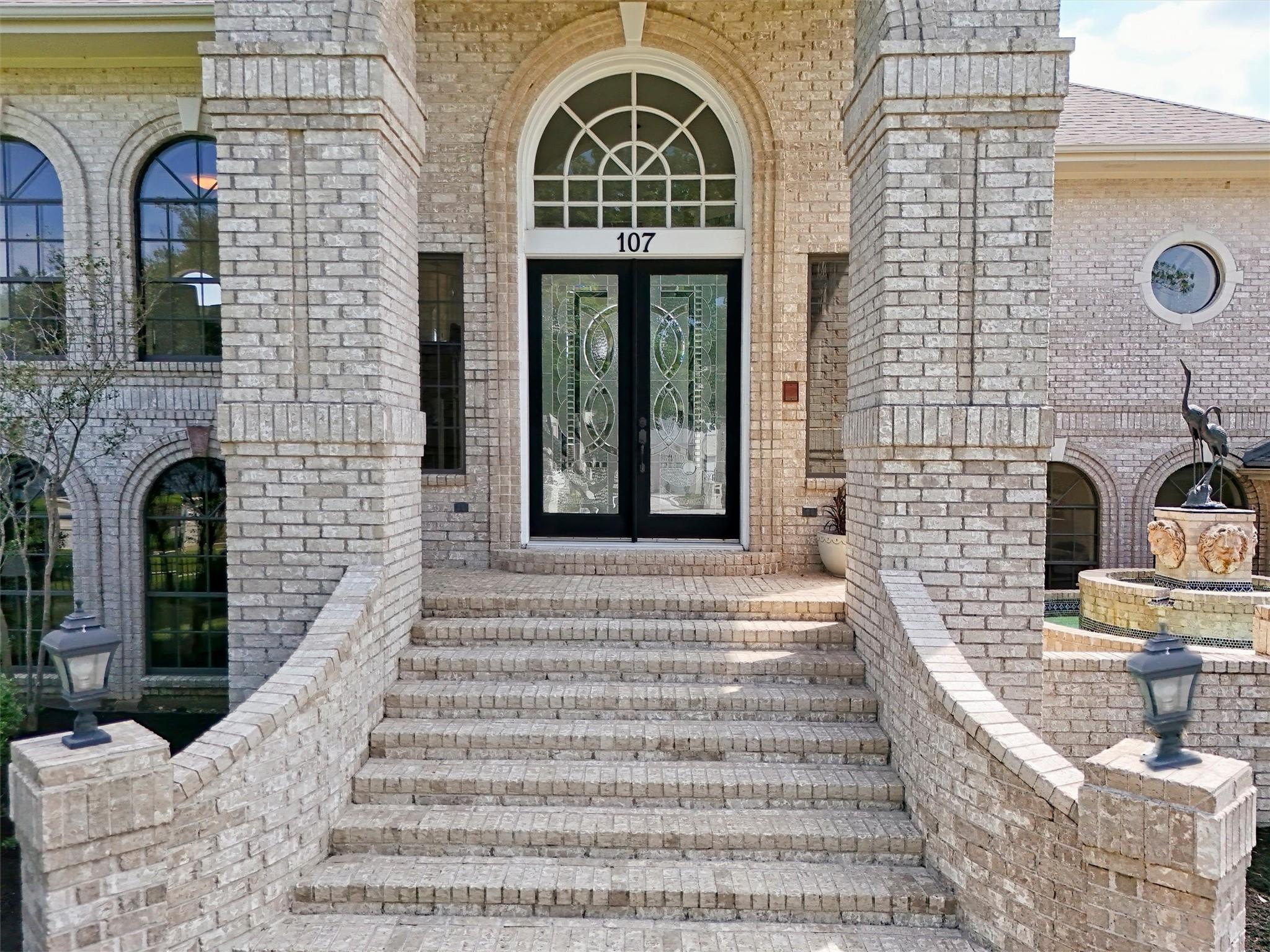 107 Twin Oaks Way