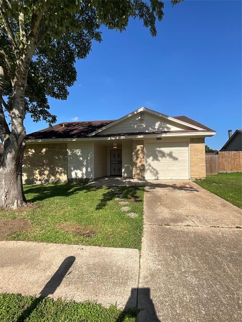 Photo of 16151 Coyridge Lane, Houston, TX 77053 (MLS # 21361759)