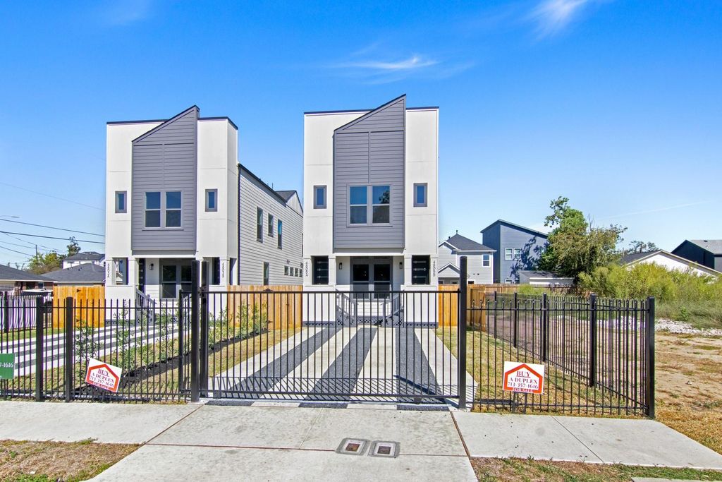 Photo of 4803 Paula Street, Houston, TX 77033 (MLS # 10416344)