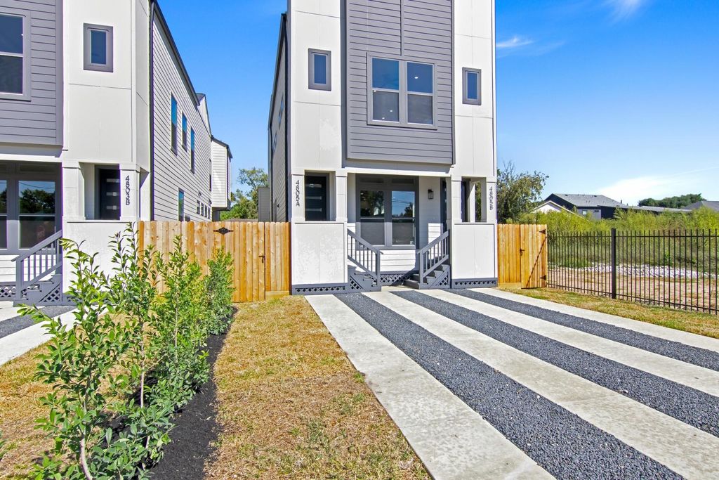 Photo of 4803 Paula Street, Houston, TX 77033 (MLS # 10416344)