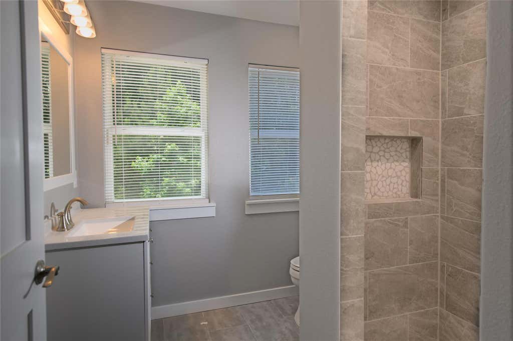 Photo of 519 Magnolia Point Drive #B, Houston, TX 77336 (MLS # 32582145)