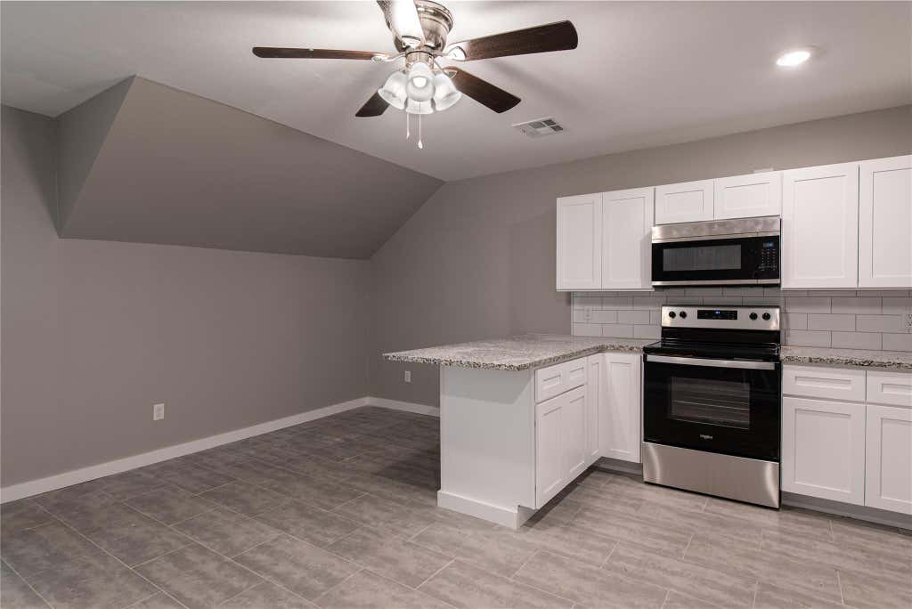 Photo of 519 Magnolia Point Drive #B, Houston, TX 77336 (MLS # 32582145)