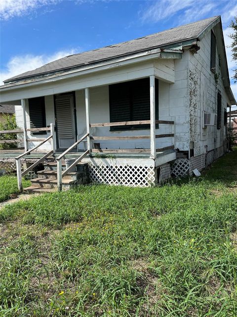 Photo of 5110 Avenue M, Galveston, TX 77551 (MLS # 46806314)