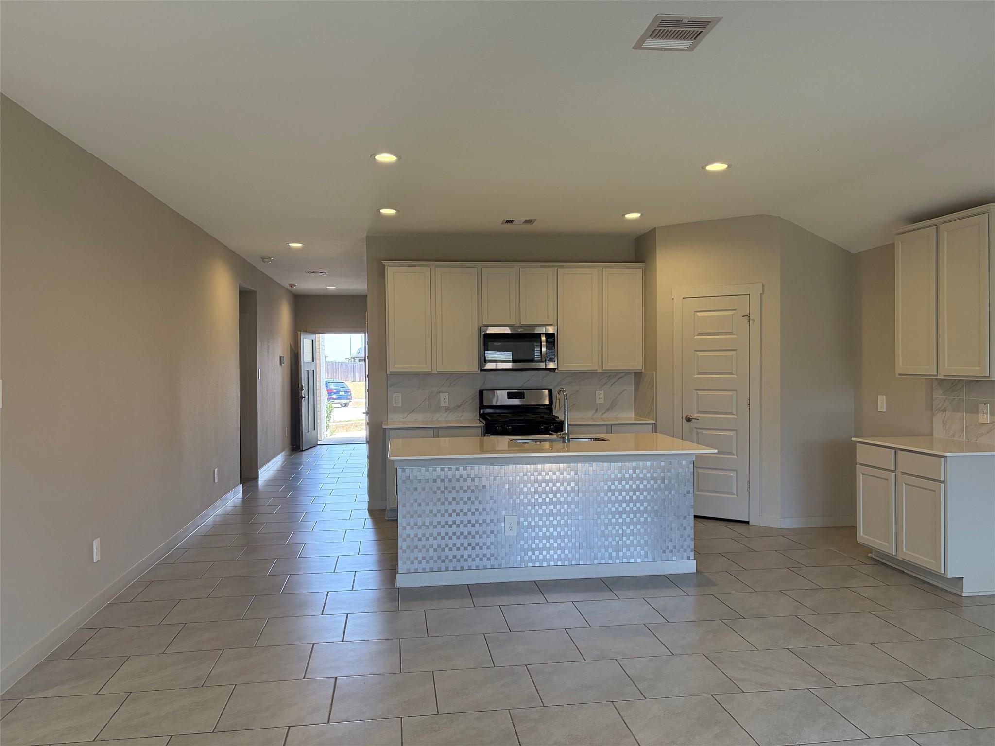 3906 Itzle Island Court